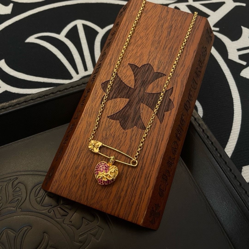 Ch*0me He**ts necklaces